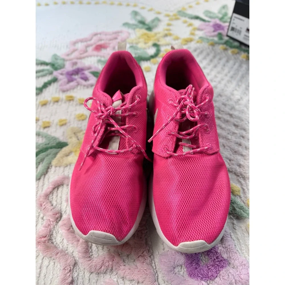 Nike Roshe‎ One Sneakers Pink White Athletic Running Shoes Womens 8